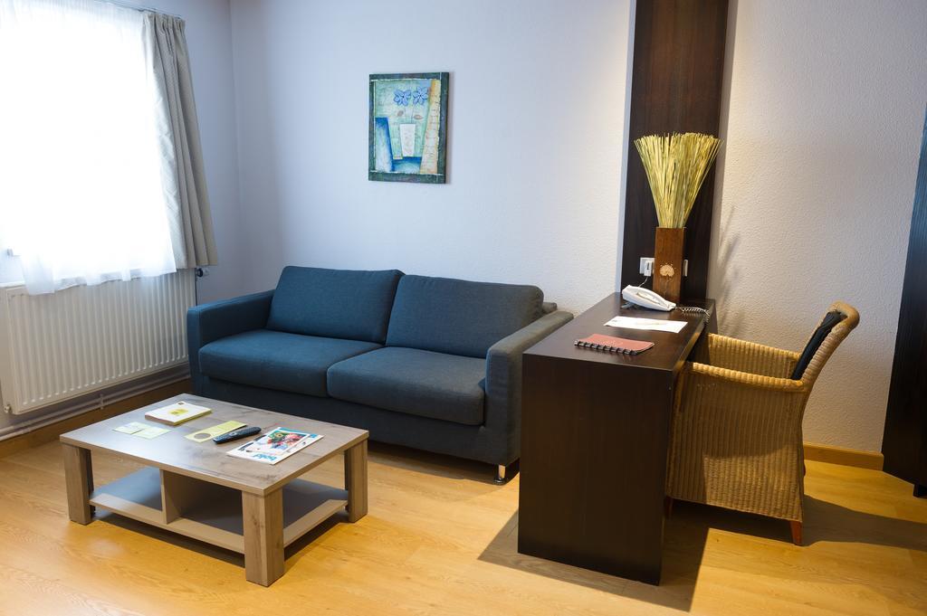 Cottage Logis Hotel - Restaurant ดูดล็องจ์ ภายนอก รูปภาพ