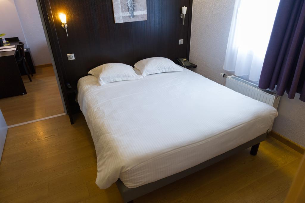 Cottage Logis Hotel - Restaurant ดูดล็องจ์ ภายนอก รูปภาพ