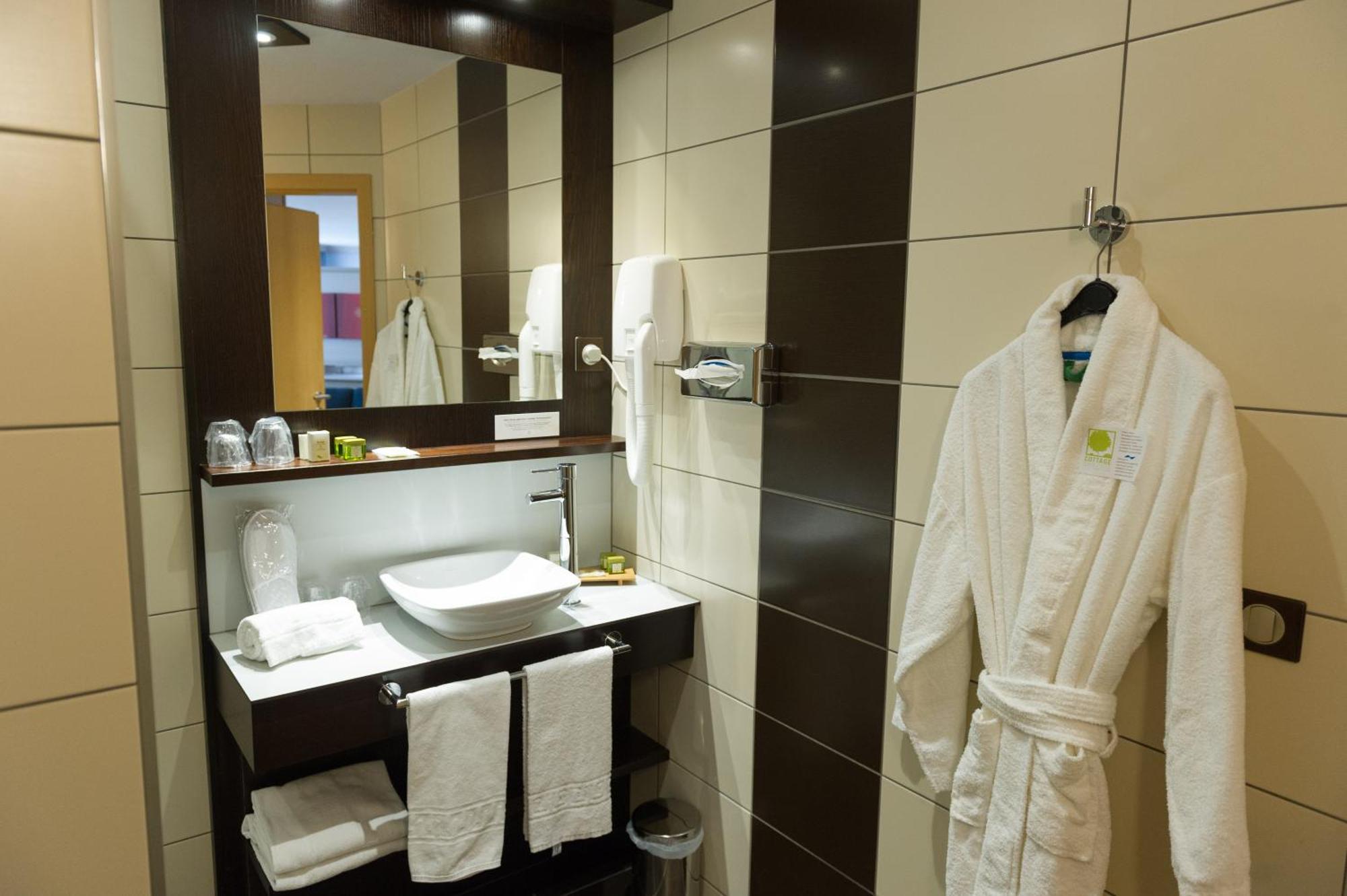 Cottage Logis Hotel - Restaurant ดูดล็องจ์ ภายนอก รูปภาพ