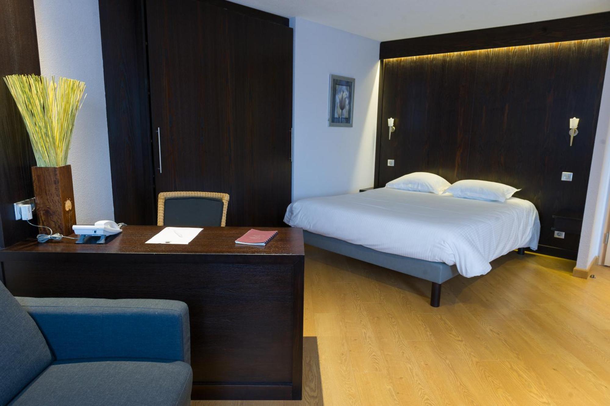 Cottage Logis Hotel - Restaurant ดูดล็องจ์ ภายนอก รูปภาพ